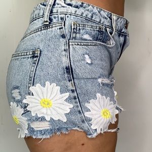 Forever21 Daisy Dukes🌼